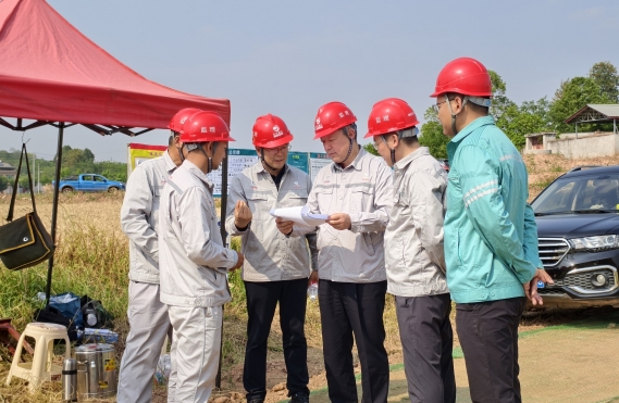 張恒董事長到阿壩-成都東1000kV特高壓線路工程調(diào)研慰問